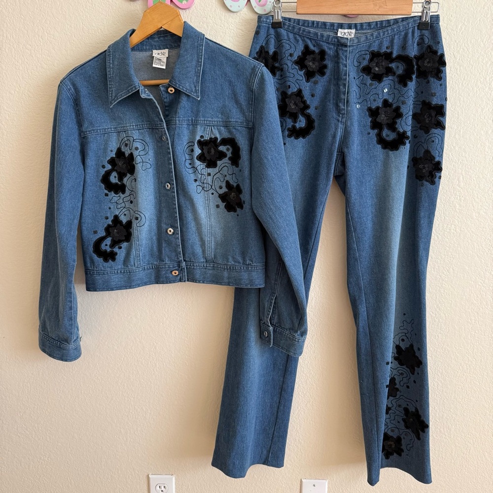 Cache Blue Denim Embroidered with Black Floral Design size 6 Jacket Set